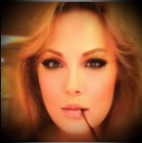 Profile Picture of Candi Weikert (@connieweikert) on Poshmark