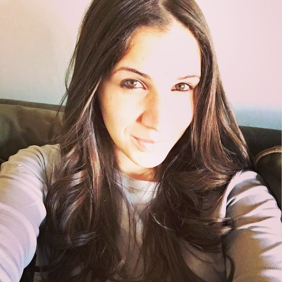 Profile Picture of Joanny Devargas (@joannyd) on Poshmark