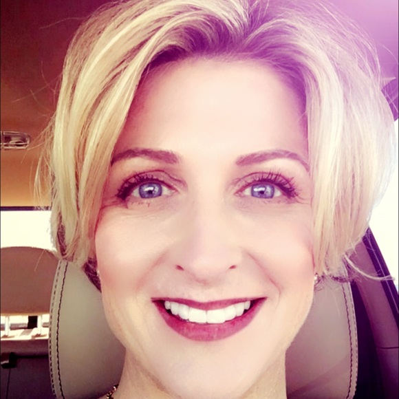 Profile Picture of Jeanine Hughes (@jeaneh) on Poshmark