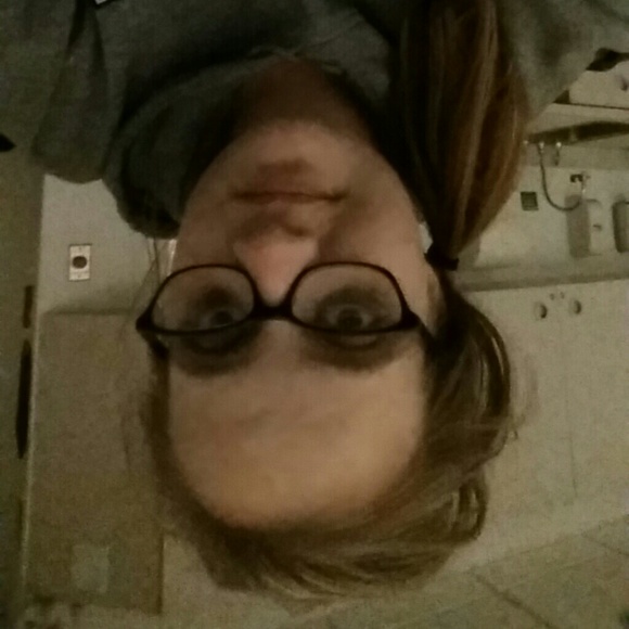 Syrena Deskins - Poshmark Profile Picture of Syrena Deskins (@dsyrena) on Poshmark