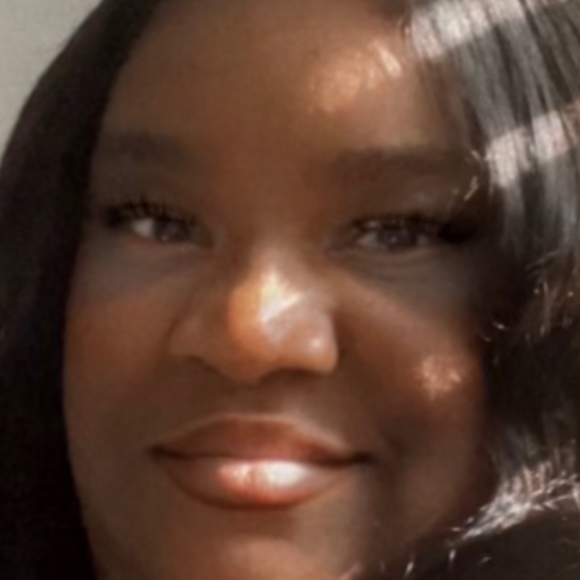 Profile Picture of Kim Marlow (@summer122717) on Poshmark