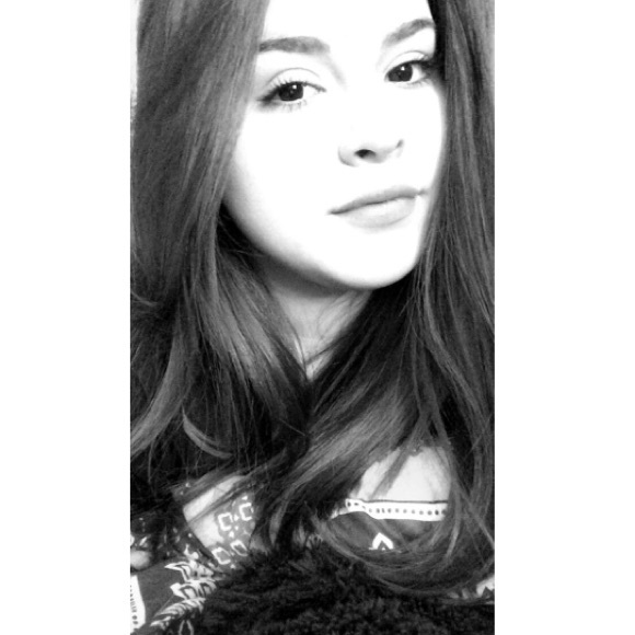Profile Picture of Jecennia Baldomar (@jecennia) on Poshmark