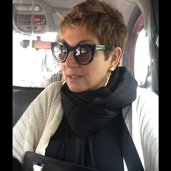 Profile Picture of Karen Daroff (@ddi9900) on Poshmark