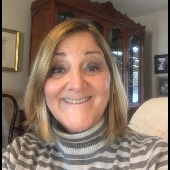 Profile Photo of Linda Marshall (@lmarshallret) on Poshmark