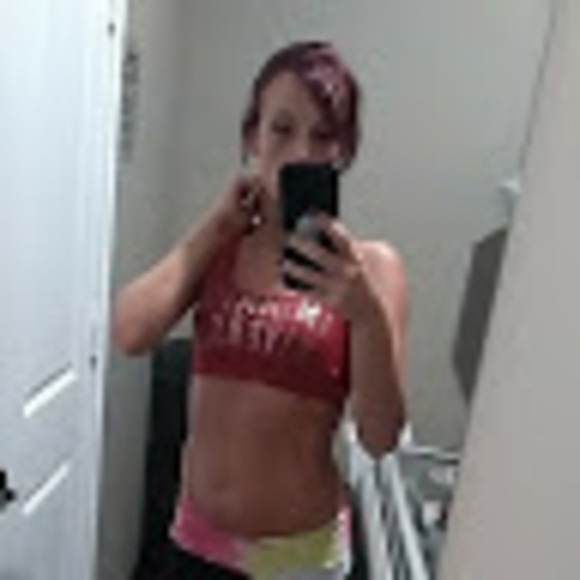 Profile Picture of Lisa Parsons (@sharonriggs02) on Poshmark