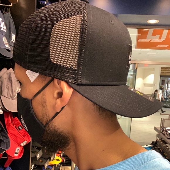 Profile Picture of Andy Lanza (@andylanza) on Poshmark