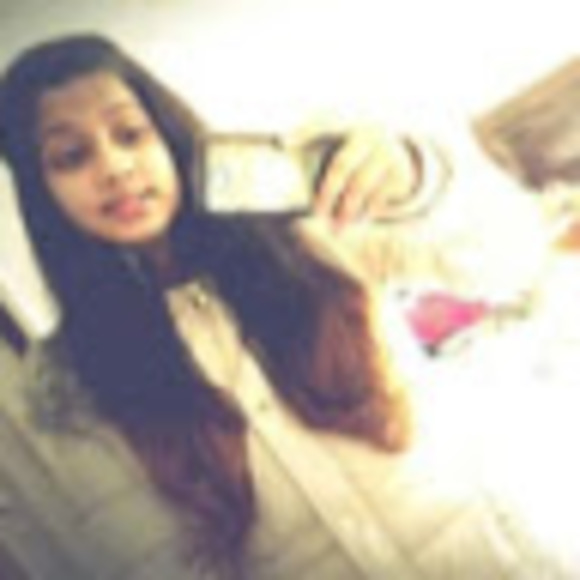 Profile Picture of Onamika Mahmud (@onamikamahmud) on Poshmark