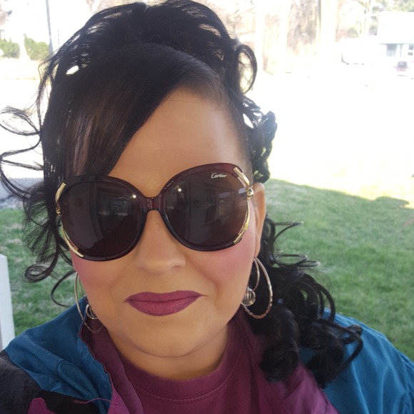 Profile Picture of Angela Shrum (@ashrum2) on Poshmark