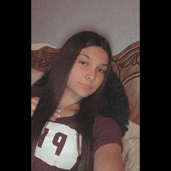 Profile Picture of Cheyenne Whitener (@cheyennewhiten) on Poshmark