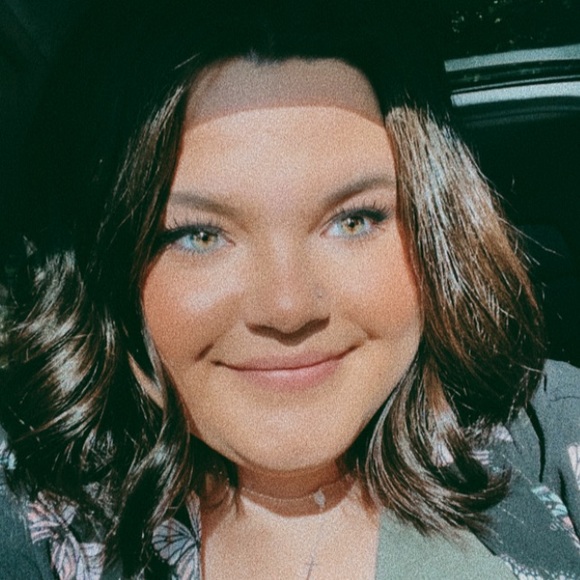 Sydney Gronboldt - Poshmark Profile Picture of Sydney Gronboldt (@sgronboldt) on Poshmark