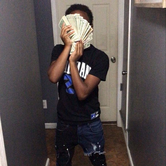 Profile Picture of Tyrell Moore (@tyrellmoore548) on Poshmark