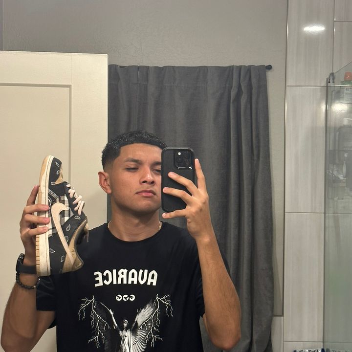 Profile Picture of Jonathan (@jonpiraz) on Tiktok