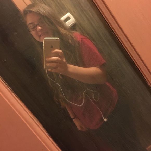 Profile Picture of Samantha Authement (@smauthement) on Poshmark
