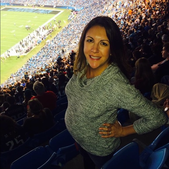 Profile Picture of Alex Katsaros (@mualexa) on Poshmark