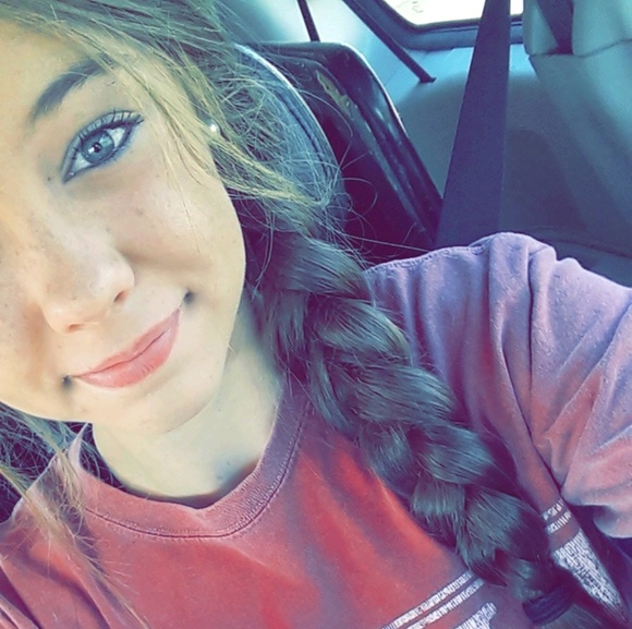 Profile Picture of Liberty Schinnerer (@schinnerer20) on Poshmark