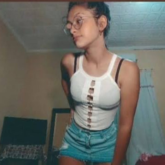 Profile Picture of Victoria Morienago (@vmorienago) on Poshmark