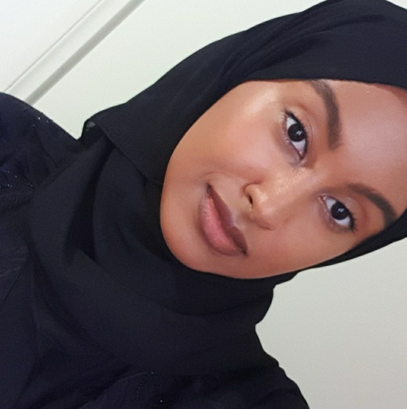 Profile Picture of Amal Mohamud (@h_m_a945) on Poshmark