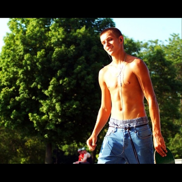 Profile Picture of Cory Distad (@corytrippymane) on Poshmark