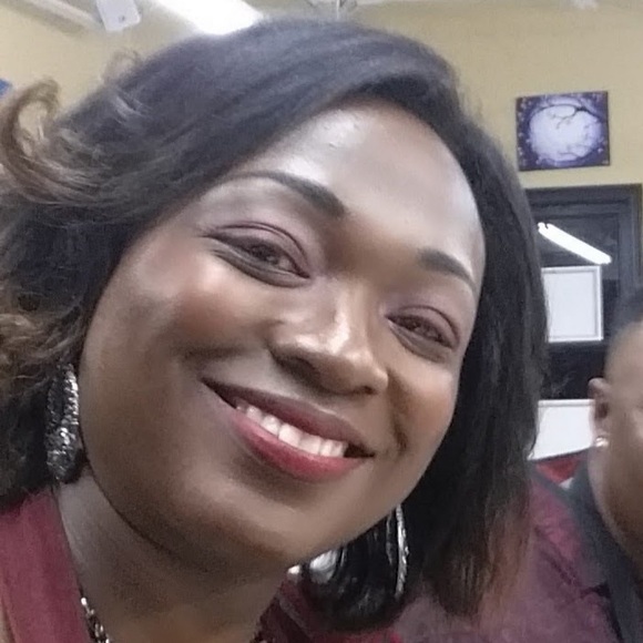 Profile Picture of Crystal Veal-barnes (@cvb6658) on Poshmark
