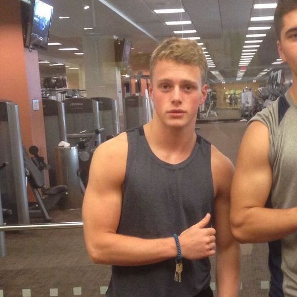 Profile Picture of Tony Triolo (@tonyrolly) on Poshmark