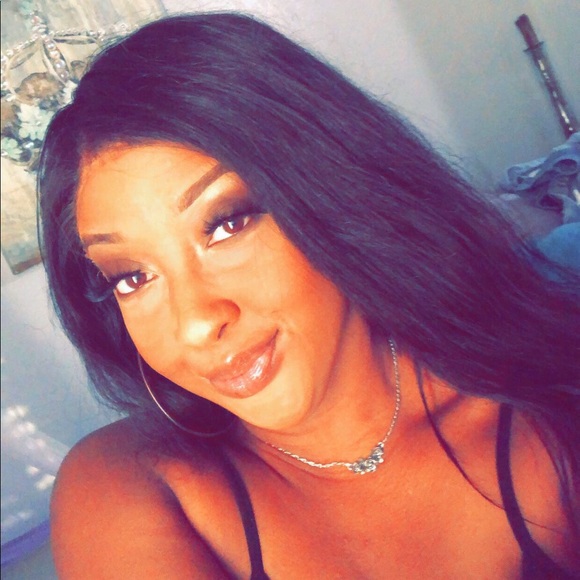 Profile Picture of Staci Vaughn (@stacigirrrl) on Poshmark