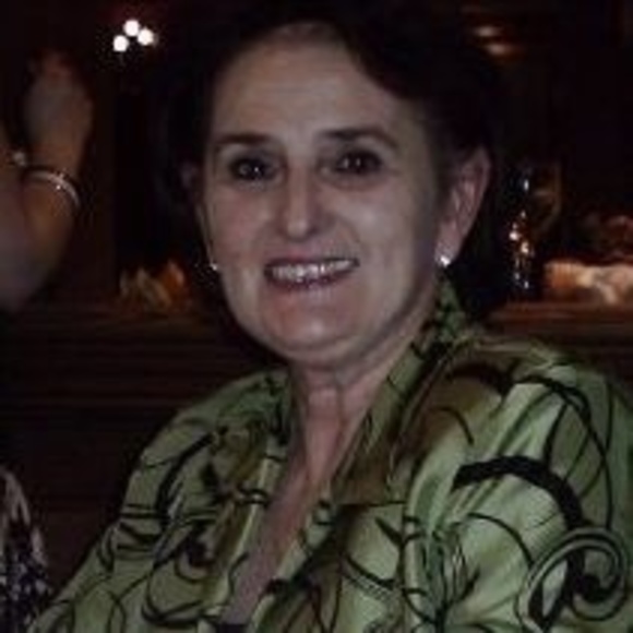 Profile Picture of Nancy Brown (@oldbrwn) on Poshmark