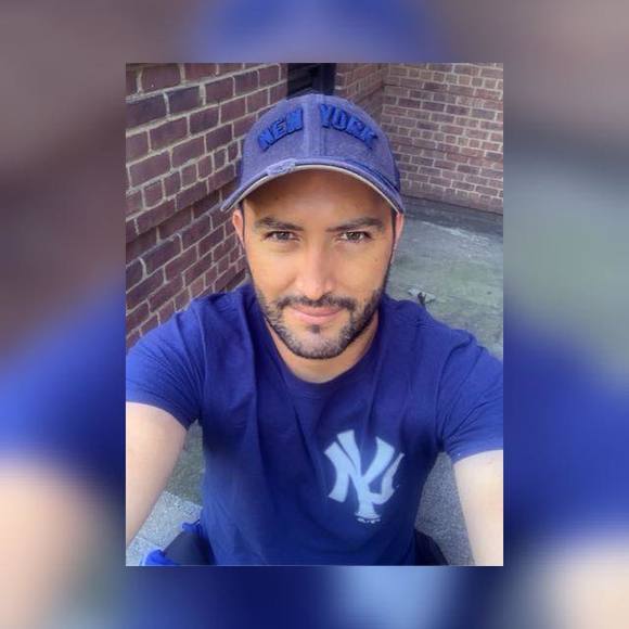 Profile Picture of Alexander Gamboa (@alexandergamboa) on Poshmark