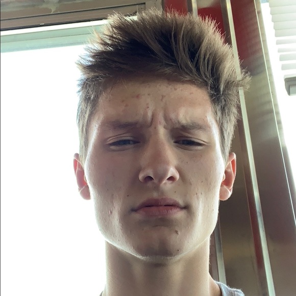 Profile Picture of Devin Hunt (@devin_hunt) on Poshmark