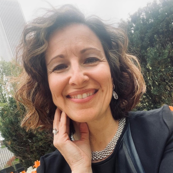 Profile Picture of Lisa Stukel (@lisa_stukel) on Poshmark