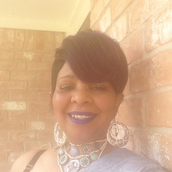 Profile Picture of Sharon Holloway (@sharon357) on Poshmark