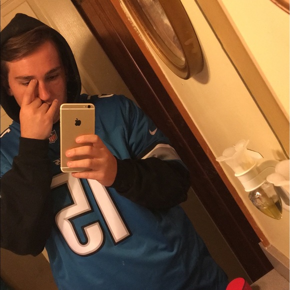 Profile Picture of Matt Louis (@mattman54) on Poshmark