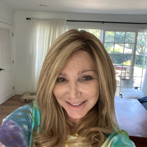 Profile Picture of Lori Patterson (@sdlasinger123) on Poshmark