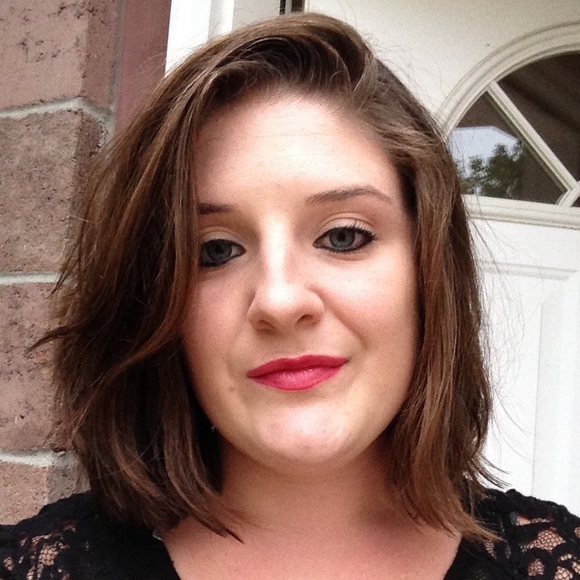 Profile Picture of Chloe Kebble (@ckebble) on Poshmark