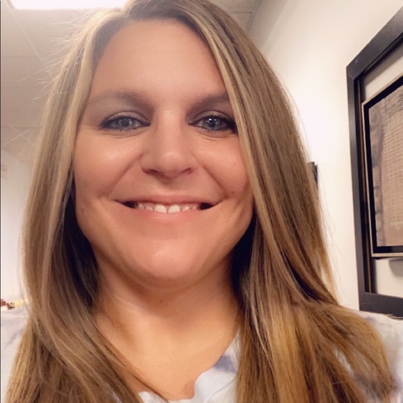 Profile Picture of Melissa Kirkey (@melissakirkey) on Poshmark