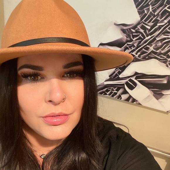 Profile Picture of Monica St peter (@yarightmomma) on Poshmark