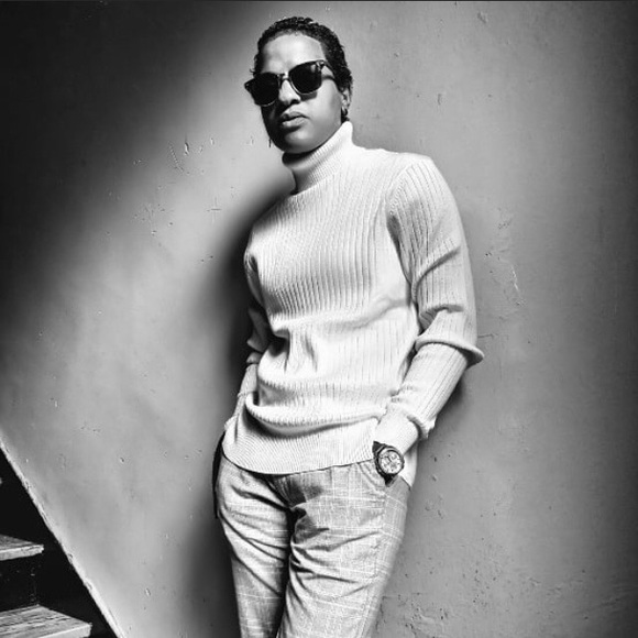 Ashley Simone - Poshmark Profile Picture of Ashley Simone (@ab8493) on Poshmark