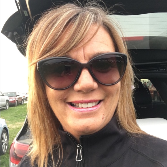 Profile Picture of Joanna Dickerson (@joanna1026) on Poshmark