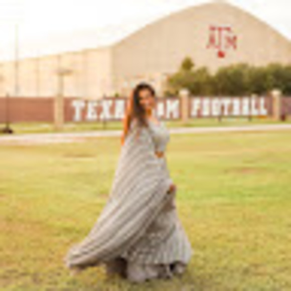 Profile Picture of Rose Joseph (@rosemjoseph2001) on Poshmark