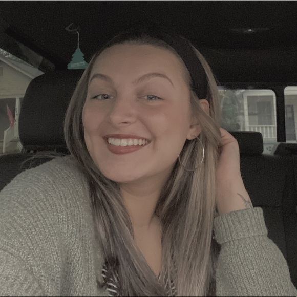 Profile Picture of Eden Crummie (@eden_crummie) on Poshmark