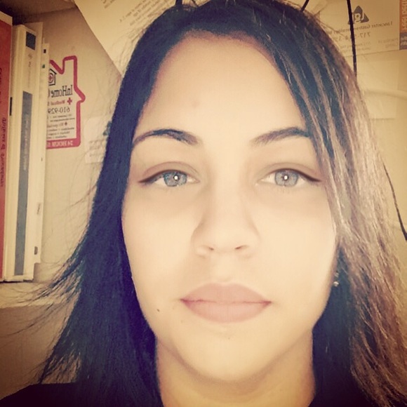 Profile Picture of Veronica Rodriguez (@tutu03) on Poshmark