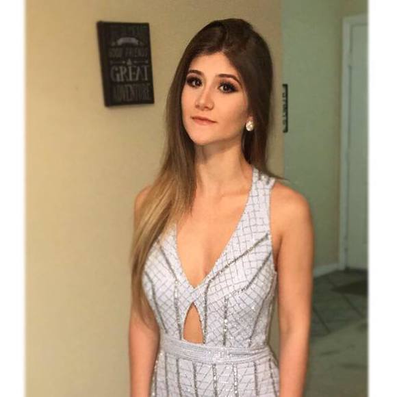 Rafaela Fernandes - Poshmark Profile Picture of Rafaela Fernandes (@rafaelafc) on Poshmark