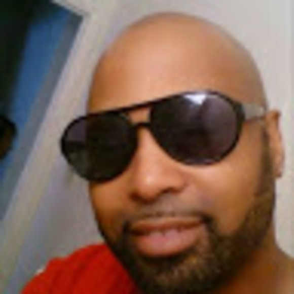 Profile Picture of Karl Gibbs (@karlgibbs70) on Poshmark