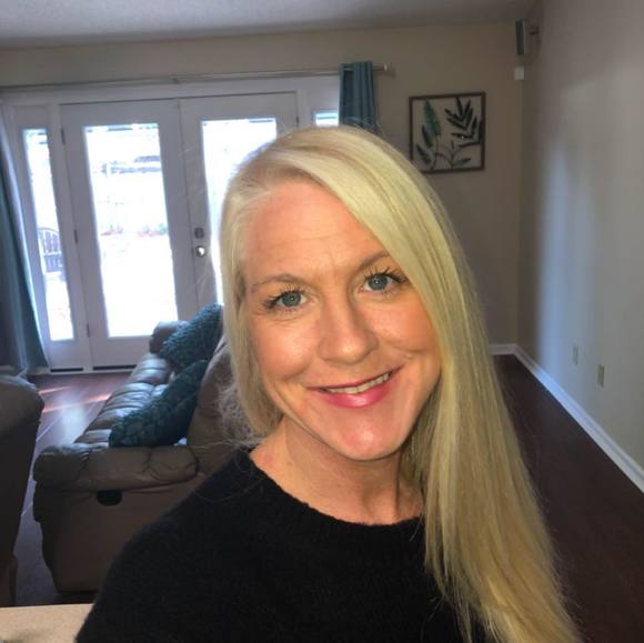 Profile Picture of Amanda Bunting banks (@lovehair96) on Poshmark