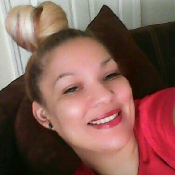 Profile Picture of Julia Baldwin (@altongurl) on Poshmark