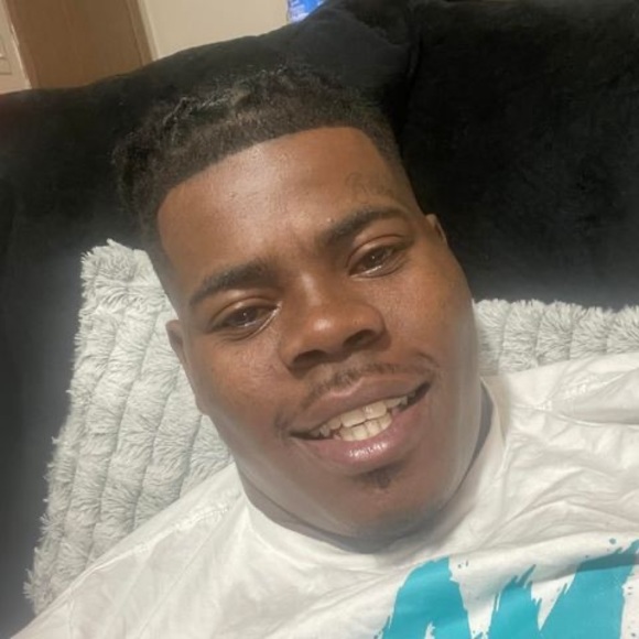 Profile Picture of Derrick Yates (@derrickyates803) on Poshmark