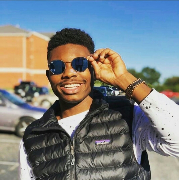 Jonathan Jones - Poshmark Profile Picture of Jonathan Jones (@jjones837) on Poshmark