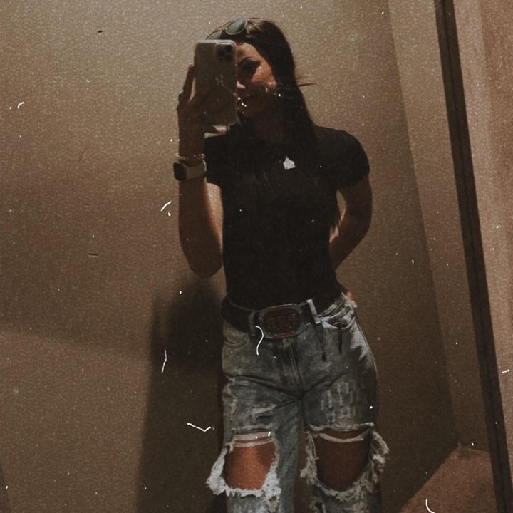 Profile Picture of   Savannah Clary... (@savannahlclary) on Tiktok