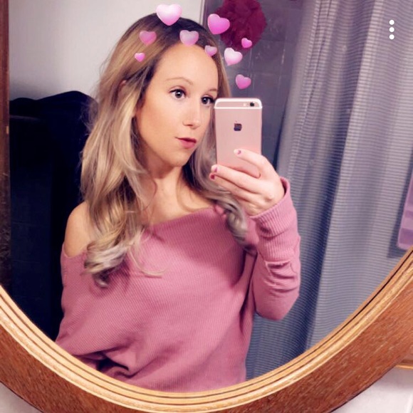 Profile Picture of Carly Muller (@carly_muller) on Poshmark