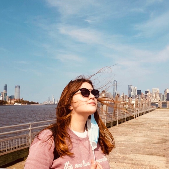 Profile Picture of Olena Mikulina (@olenamikulina) on Poshmark