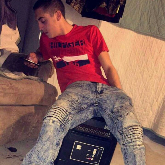 Profile Picture of John Feeley (@jfeeley12999) on Poshmark